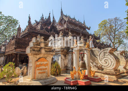 Le monastère de Golden Palace à Mandalay Banque D'Images