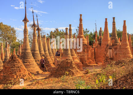 La pagode Shwe Inn Dein, Myanmar Banque D'Images