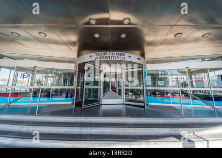 Au sud de Bruxelles / Belgique - 03 21 2018 : porte d'entrée de la Tour du Midi Bruxelles Sud - Zuidertoren des stylos et des finances publiques belges Banque D'Images