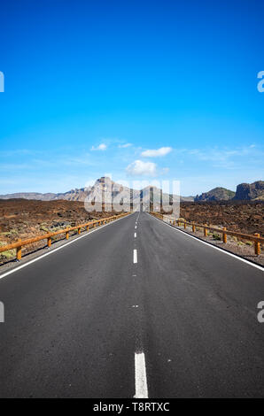 Route panoramique dans le Parc National du Teide, Tenerife, Espagne. Banque D'Images