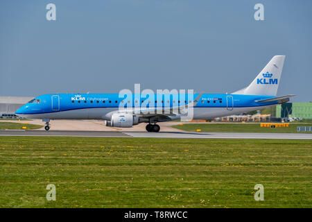 MANCHESTER, Royaume-Uni - 20 avril 2019 : KLM Embraer ERJ-190STD prêt pour le départ Banque D'Images