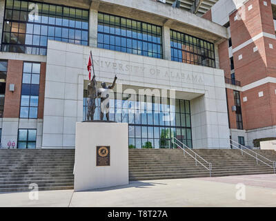 Entrée extérieure avant de Bryant - Denny Stadium, le stade de football, pour l'Université d'Alabama à Tuscaloosa Alabama, Etats-Unis. Banque D'Images