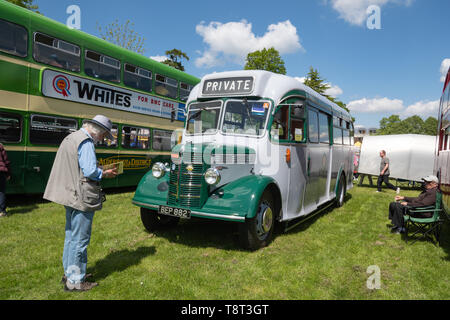 Vintage bus Bedford à l'affiche au Festival Transports Basingstoke Banque D'Images