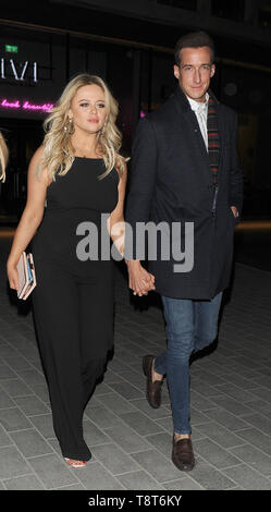Emily Atack est vu pour la première fois, avec son nouveau copain. Le couple marchait main dans la main, comme ils ont laissé Vivi restaurant dans le West End, ayant assisté à une fête d'amis musiciens : Rob Emily Atack nom devienne Walt Disney World, où : London, Royaume-Uni Quand : 13 Avr 2019 Crédit : Alexander/WENN.com s Banque D'Images