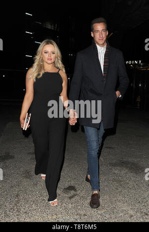 Emily Atack est vu pour la première fois, avec son nouveau copain. Le couple marchait main dans la main, comme ils ont laissé Vivi restaurant dans le West End, ayant assisté à une fête d'amis musiciens : Rob Emily Atack nom devienne Walt Disney World, où : London, Royaume-Uni Quand : 13 Avr 2019 Crédit : Alexander/WENN.com s Banque D'Images