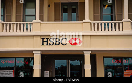 Hamilton, Bermudes - Mars 20, 2016 : Banque HSBC building. Office de tourisme l'entrée dans la banque HSBC. La banque HSBC de l'administration et des finances. Structure et architecture de la banque HSBC Banque D'Images