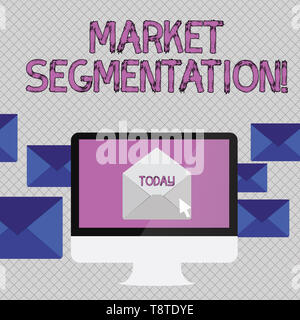 Texte de l'écriture écrit Segmentation du marché. Photo conceptuel divisant un marché de clients potentiels en groupes à l'intérieur enveloppe couleur ouverte calculer Banque D'Images