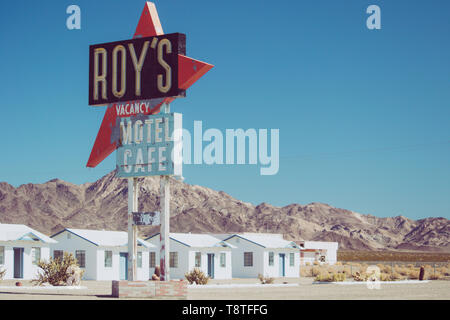 Roy's Cafe, motel et station-service, située à Amboy, Californie, sur l'itinéraire classique 66, un exemple de l'architecture googie Banque D'Images
