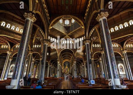 Vue de l'intérieur Cathédrale, La Basilique Nuestra Señora de los Angeles, province de Cartago, Costa Rica, Cartago Banque D'Images