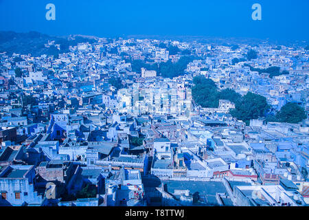 Vue aérienne de la ville bleue maisons dans la journée, Jodphur, Rajasthan - Image Banque D'Images