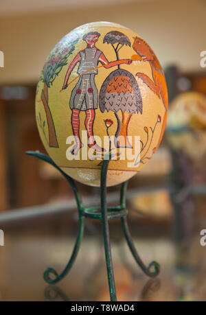 Artesanía en cáscara de huevo de avestruz. Tienda de artesanía en lodge Reserva Natural del Humedal de Azraq. Jordanie, Oriente Medio Banque D'Images