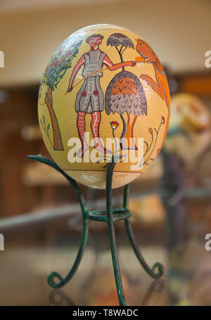 Artesanía en cáscara de huevo de avestruz. Tienda de artesanía en lodge Reserva Natural del Humedal de Azraq. Jordanie, Oriente Medio Banque D'Images