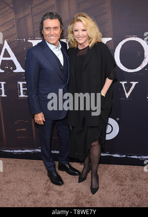 14 mai 2019 - Hollywood, Californie, États-Unis - Ian McShane et Gwen Humble arrive pour la première de HBO'S 'Deadwood' film au Cinerama Dome Theatre. (Crédit Image : © Lisa O'Connor/Zuma sur le fil) Banque D'Images