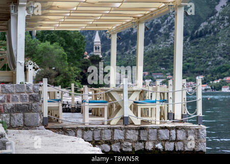 Dobrota, Monténégro, mai 2019 - Une taverne en bord de vide Banque D'Images