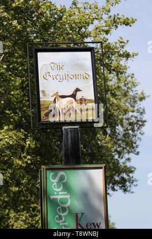 Inscrivez-vous à la pub de Greyhound à Kew, Londres, UK Banque D'Images