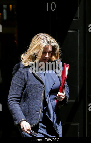 Penny Mordaunt, Secrétaire d'Etat à la défense et Ministre des femmes et des égalités est vu quitter au 10, Downing Street après avoir assisté à la réunion hebdomadaire du Cabinet. Selon le porte-parole de Downing Street, le Premier ministre britannique, Brexit accord de retrait du projet de loi au Parlement au cours de la semaine du 3 juin 2019. Banque D'Images