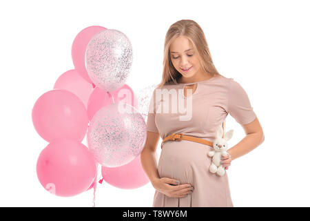 Belle femme enceinte avec toy et ballons sur fond blanc Banque D'Images