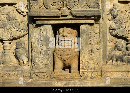 Lion Gros plan du bas-relief. Détail de la sculpture sur pierre. Temple bouddhiste de Borobudur, Indonésie Banque D'Images
