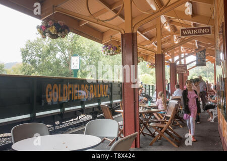 La gare et le café à Waikino sur le patrimoine et le chemin de fer Goldfields Hauraki Rail Trail Banque D'Images