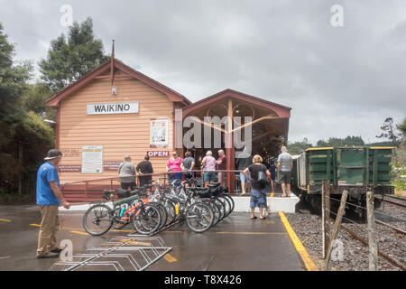 La gare et le café à Waikino sur le patrimoine et le chemin de fer Goldfields Hauraki Rail Trail Banque D'Images