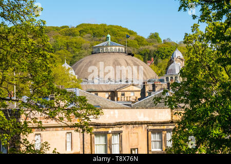 Buxton, Derbyshire. Architecture du Derbyshire ville thermale y compris le croissant et le dôme Devonshire Banque D'Images