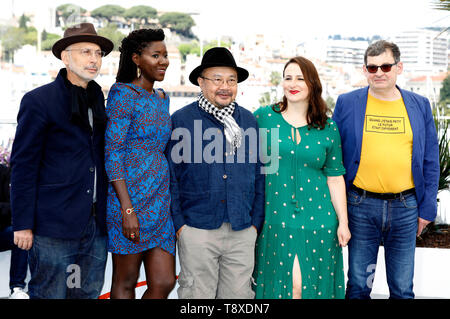 Cannes, France. 15 mai, 2019. Benoit Delhomme, Alice Diop, président de la Camera d'or jury Rithy Panh, Sandrine Marques et Nicolas Naegelen au photocall au cours de la 72e édition du Festival de Cannes au Palais des Festivals le 15 mai 2019 à Cannes, France Crédit : Geisler-Fotopress GmbH/Alamy Live News Banque D'Images