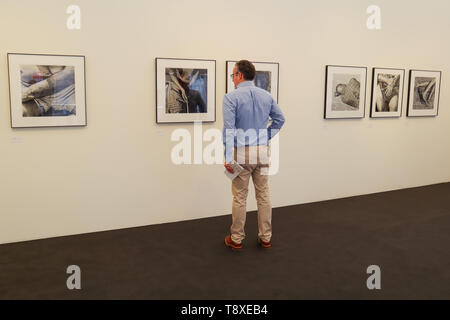 Londres, Royaume-Uni. 15 mai, 2019. Invité à l'Afrique du Sud à des photographies de David Goldblatt, photographe de presse à l'événement aperçu que Photo Londres exposition de photographie et art fair ouvre à Londres. C'est la plus grande foire photographique qui se déroulera dans la capitale et il est ouvert du 16 au 19 mai 2019. Credit : Elsie Kibue/Alamy Live News Banque D'Images