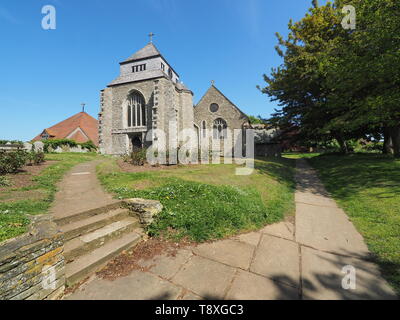 Minster sur Mer, Kent, UK. 15 mai, 2019. Météo France : une journée ensoleillée et chaude à Minster sur Mer, Kent. Minster Abbey. Credit : James Bell/Alamy Live News Banque D'Images
