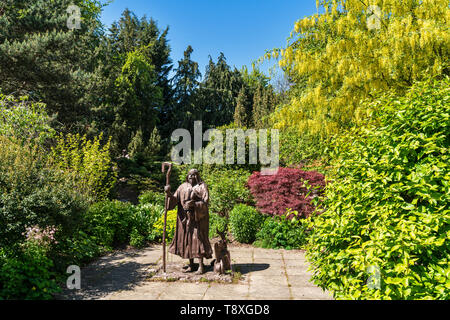 Jardin biblique, Elgin, Moray, UK. 15 mai, 2019. UK. Le bon berger statue centré dans toutes les couleurs et le soleil des jardins. Credit : JASPERIMAGE/Alamy Live News Banque D'Images