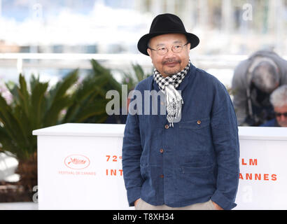 Cannes, France. 15 mai, 2019. Directeur cambodgien Rithy Panh, également président de la caméra d'Or, le Jury pose lors d'un photocall au 72e Festival du Film de Cannes, France, le 15 mai 2019. Le 72e Festival de Cannes a lieu ici du 14 au 25 mai. Credit : Gao Jing/Xinhua/Alamy Live News Banque D'Images