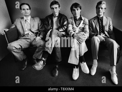 ROTTERDAM, Pays-Bas - le 21 mars : Kraftwerk posés à Rotterdam le 21 mars 1976 L-R Florian Schneider, Karl Bartos, Wolfgang Flur, Ralf Hutter (photo de Gijsbert Hanekroot) Banque D'Images