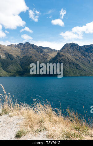 Le Lac Wakatipu dans l'île Sud de la Nouvelle-Zélande à partir de l'Escalier du Diable viewpoint Banque D'Images