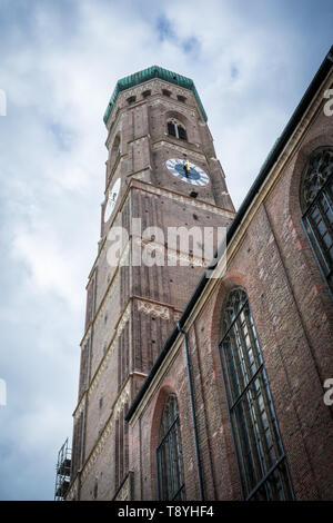 Munich Cathédrale Frauenkirche, belle perspective sur l'une des icônes de cette ville allemande Banque D'Images