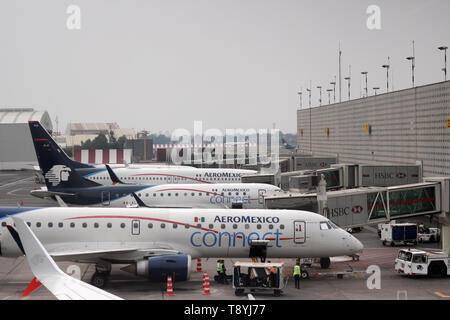 Aeromexico les avions dans l'Aéroport International de Mexico Banque D'Images