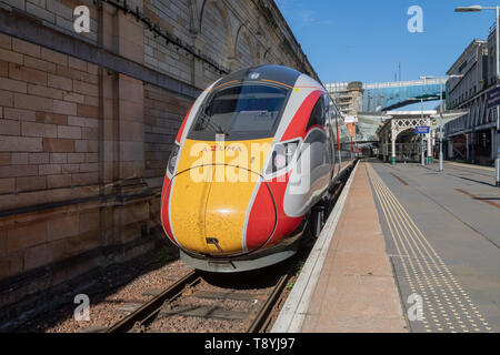 Une toute nouvelle classe d'Azuma 800 LNER train à la gare de Waverley. Services aux passagers à Edinburgh Waverley devrait démarrer à la fin de 2019. Banque D'Images