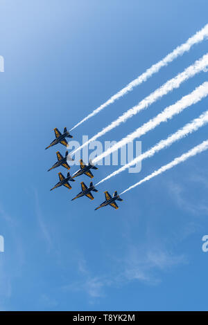 ORLANDO, USA : le 01 mai 2019 : US Navy Blue Angels en formation prêt à effectuer le survol Banque D'Images