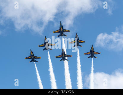 ORLANDO, USA : le 01 mai 2019 : US Navy Blue Angels en formation prêt à effectuer le survol Banque D'Images