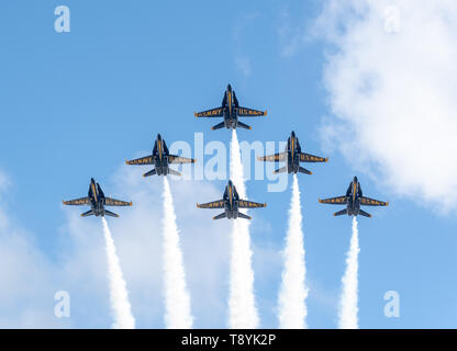 ORLANDO, USA : le 01 mai 2019 : US Navy Blue Angels en formation prêt à effectuer le survol Banque D'Images