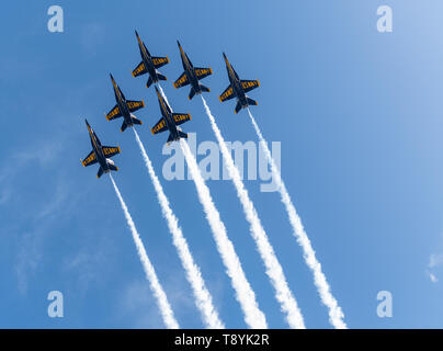 ORLANDO, USA : le 01 mai 2019 : US Navy Blue Angels en formation prêt à effectuer le survol Banque D'Images