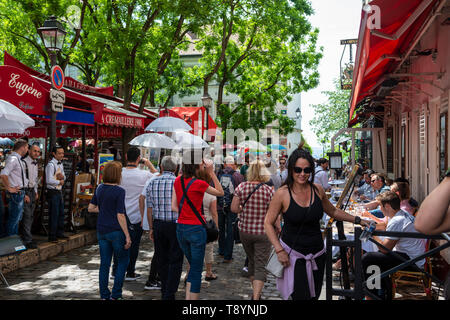 Chez Eugene bar-café sur place du Tertre à Montmartre, Paris, France Banque D'Images