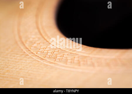 Corps de guitare acoustique macro shot. Banque D'Images