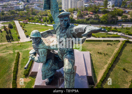 Vue aérienne le marin et Soldat monument à l'exploit des défenseurs de Sébastopol durant la Seconde Guerre mondiale, sur la colline du Cap Crystal Banque D'Images