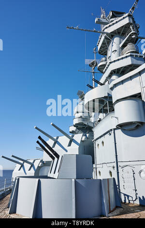 Le cuirassé USS Alabama, BB60, un navire de guerre de la Marine américaine musée flottant à l'extérieur cuirassé USS Alabama, Parc Mobile en Alabama, USA. Banque D'Images