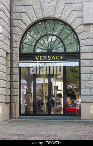 BERLIN - 05 juin 2016 : boutique Versace sur la célèbre rue commerçante de Berlin, Kurfürstendamm. Banque D'Images