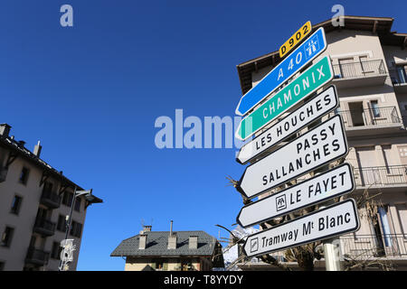 D902. A40. Chamonix. Les Houches. Passy. Sallanches. Le Fayet. Tramway du Mont-Blanc. / D902. A40. Chamonix. Les Houches. Passy. Sallanches. Le Fayet. Banque D'Images