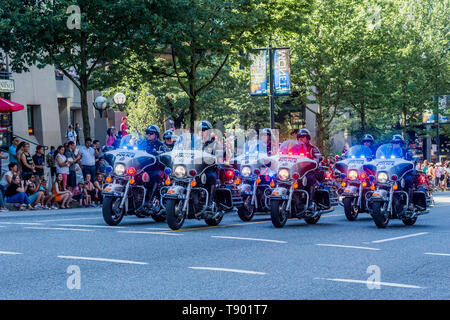 La Police de Vancouver sur les motocyclettes, Parade de la fête du Canada, Vancouver, Colombie-Britannique, Canada. Banque D'Images