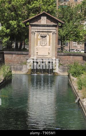 Milan (Italie), le reste de la Conca di Mezzegra, d'anciens travaux de génie hydraulique près du bassin de Darsena, construit entre 1551 et 1558 pour transporter des matériaux pour la construction de la cathédrale (Duomo). Banque D'Images