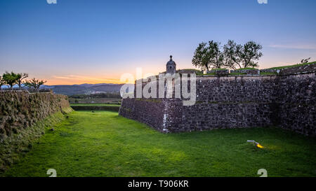 Valenca , Portugal - 11 mai 2019 : Fin de l'après-midi à la fortification de Valença , Portugal. Banque D'Images