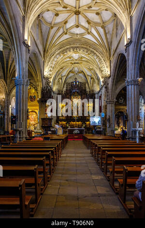 Pontevedra , Espagne - 12 mai 2019 : l'intérieur de la Basilique de Santa Maria Maior, Pontevedra, Espagne. Banque D'Images