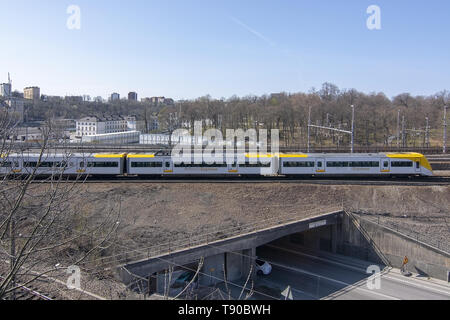 STOCKHOLM, Suède - 21 avril 2019 : Le train Arlanda Express sur la piste le 21 avril 2019 à Stockholm, en Suède. Banque D'Images